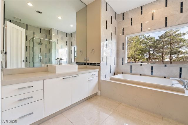 42 Sawgrass Court, Las Vegas, NV 89113