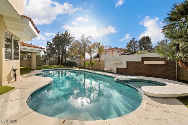 42 Sawgrass Court, Las Vegas, NV 89113