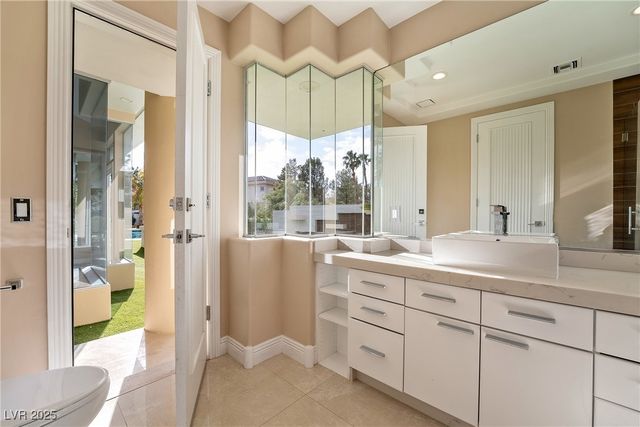 42 Sawgrass Court, Las Vegas, NV 89113