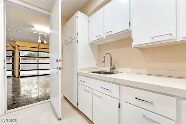 42 Sawgrass Court, Las Vegas, NV 89113