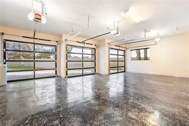 42 Sawgrass Court, Las Vegas, NV 89113