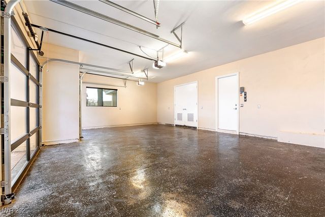 42 Sawgrass Court, Las Vegas, NV 89113