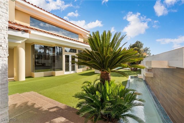 42 Sawgrass Court, Las Vegas, NV 89113