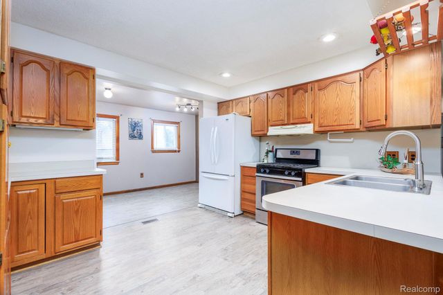 37281 Clio Street, Harrison Charter Township, MI 48045