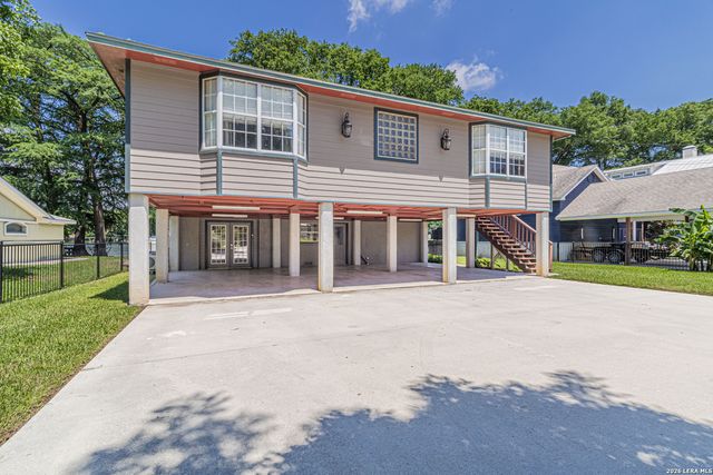 1321 E Zipp, New Braunfels, TX 78130