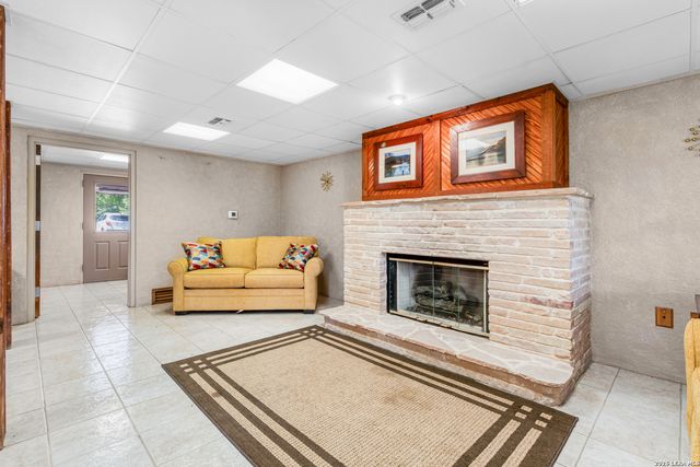 1321 E Zipp, New Braunfels, TX 78130