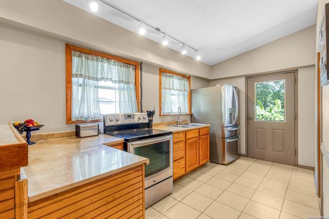 1321 E Zipp, New Braunfels, TX 78130