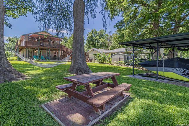 1321 E Zipp, New Braunfels, TX 78130