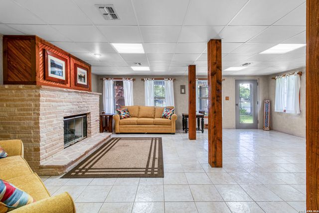 1321 E Zipp, New Braunfels, TX 78130