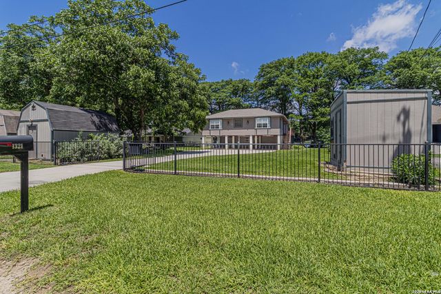 1321 E Zipp, New Braunfels, TX 78130