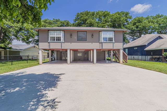 1321 E Zipp, New Braunfels, TX 78130