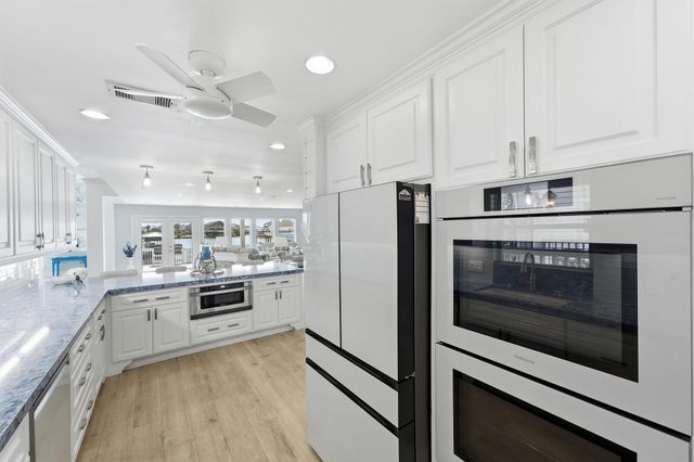 208 Coconut Street, Tiki Island, TX 77554