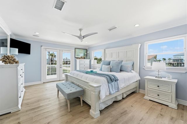208 Coconut Street, Tiki Island, TX 77554