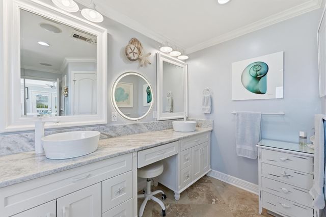 208 Coconut Street, Tiki Island, TX 77554