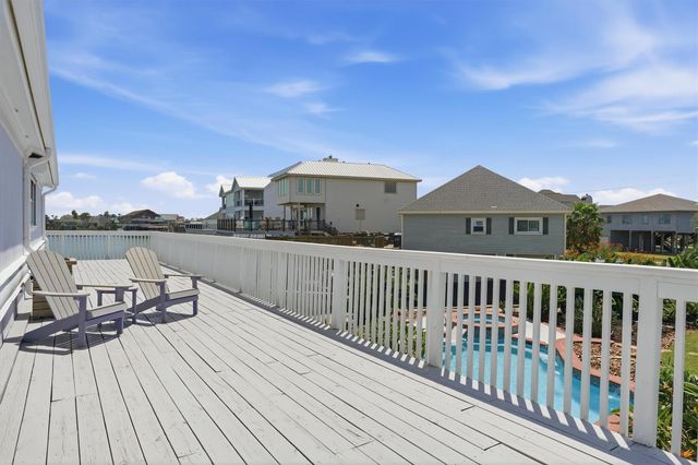 208 Coconut Street, Tiki Island, TX 77554