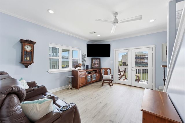 208 Coconut Street, Tiki Island, TX 77554