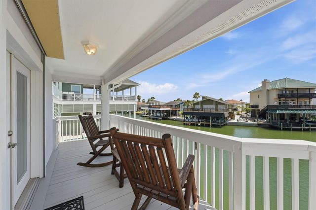 208 Coconut Street, Tiki Island, TX 77554