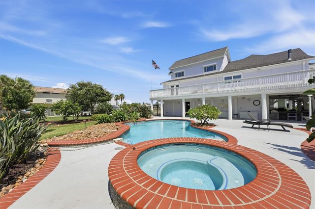 208 Coconut Street, Tiki Island, TX 77554