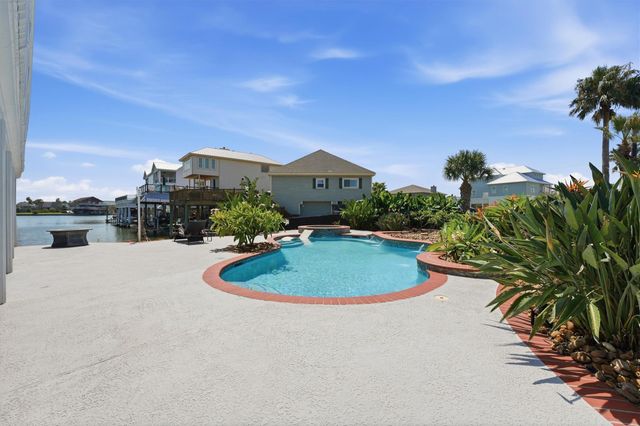 208 Coconut Street, Tiki Island, TX 77554