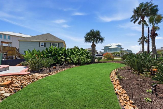 208 Coconut Street, Tiki Island, TX 77554