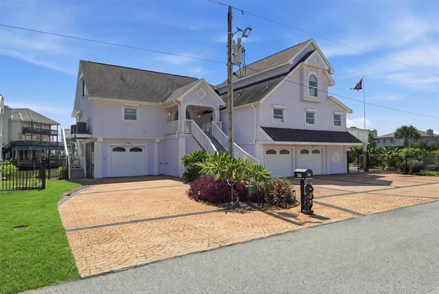 208 Coconut Street, Tiki Island, TX 77554