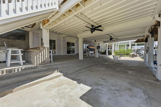 208 Coconut Street, Tiki Island, TX 77554