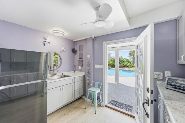 208 Coconut Street, Tiki Island, TX 77554