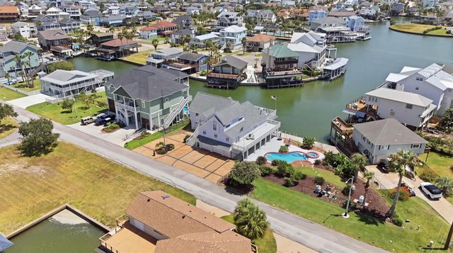 208 Coconut Street, Tiki Island, TX 77554