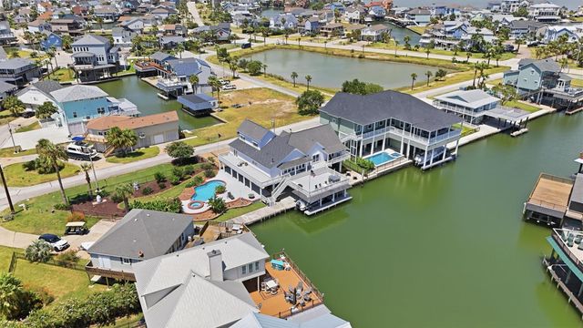 208 Coconut Street, Tiki Island, TX 77554