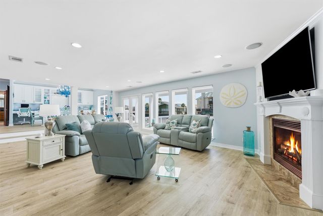 208 Coconut Street, Tiki Island, TX 77554