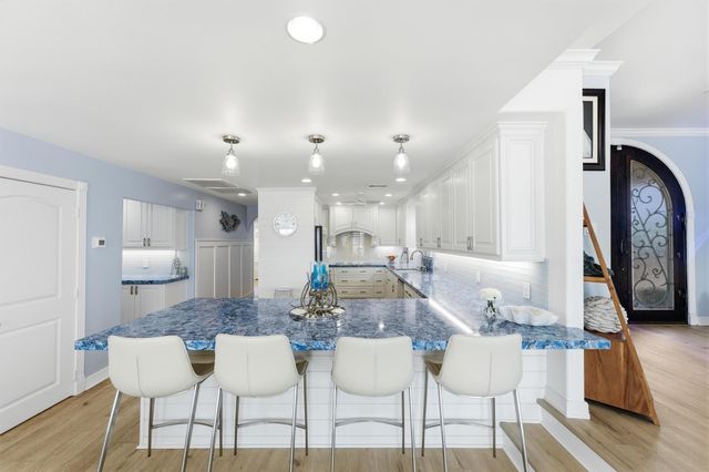 208 Coconut Street, Tiki Island, TX 77554
