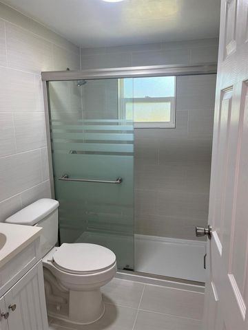 1005 DORA AVENUE, Tavares, FL 32778