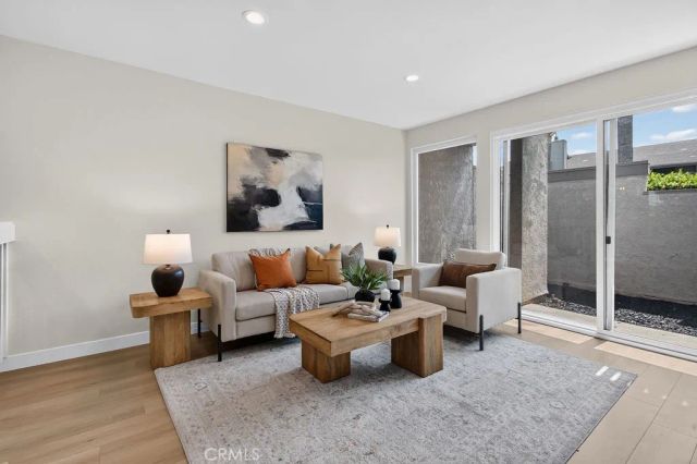 2220 E Chapman 9, Fullerton, CA 92831
