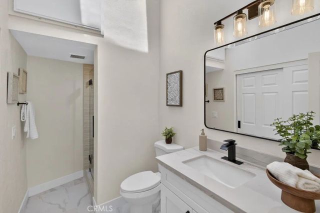2220 E Chapman 9, Fullerton, CA 92831
