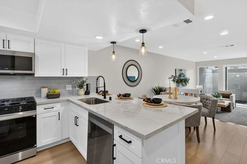 2220 E Chapman 9, Fullerton, CA 92831