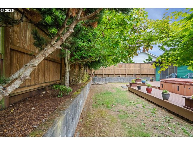 1915 ARTHUR St, North Bend, OR 97459