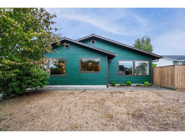 1915 ARTHUR St, North Bend, OR 97459