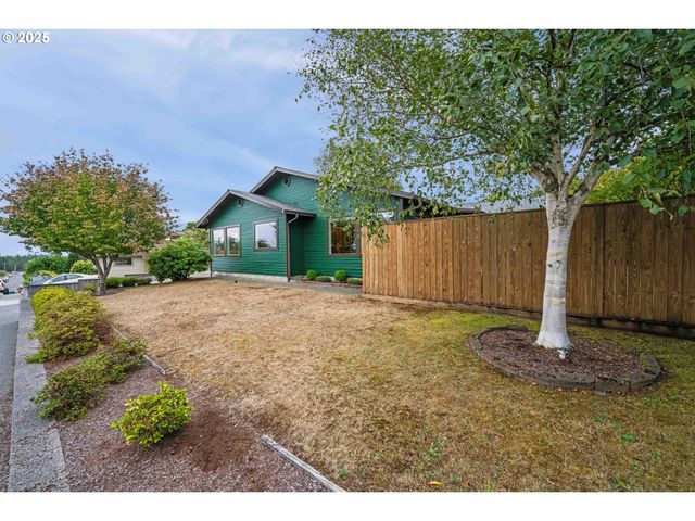 1915 ARTHUR St, North Bend, OR 97459