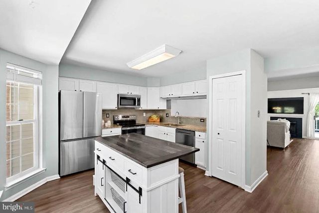 112 HAMPSHIRE SQ SW, Leesburg, VA 20175