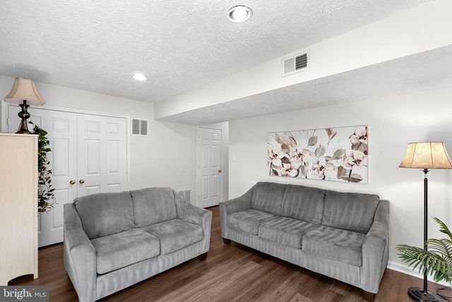 112 HAMPSHIRE SQ SW, Leesburg, VA 20175