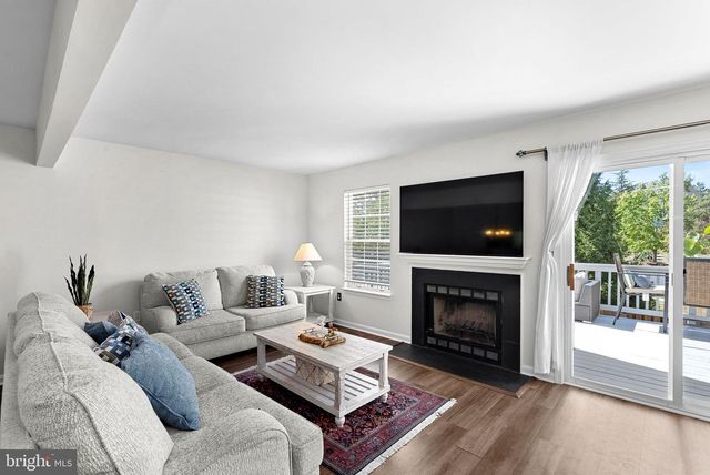 112 HAMPSHIRE SQ SW, Leesburg, VA 20175