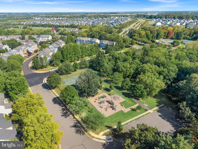 112 HAMPSHIRE SQ SW, Leesburg, VA 20175