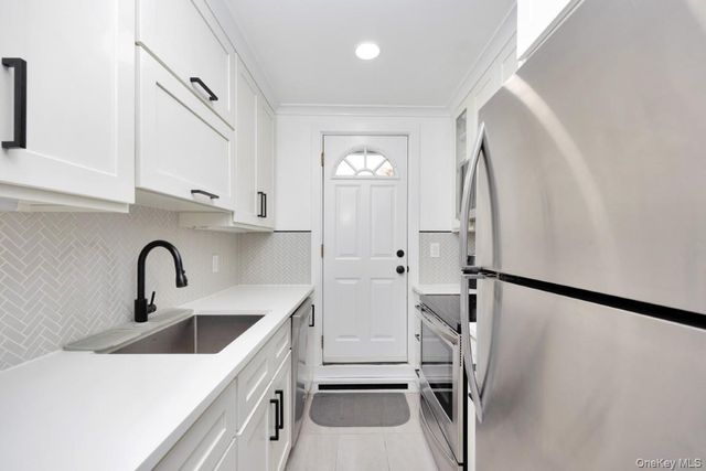 570 Broadway 16A, Lynbrook, NY 11563