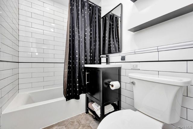 570 Broadway 16A, Lynbrook, NY 11563