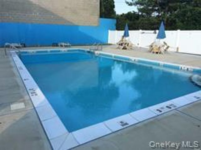 570 Broadway 16A, Lynbrook, NY 11563