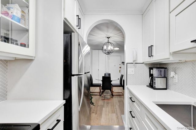 570 Broadway 16A, Lynbrook, NY 11563