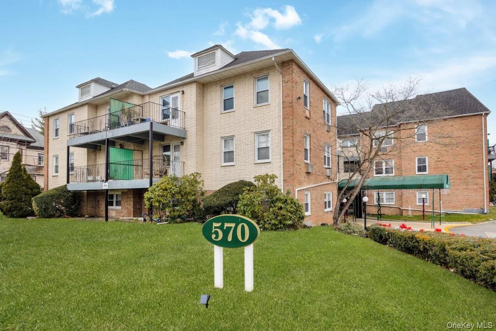 570 Broadway 16A, Lynbrook, NY 11563