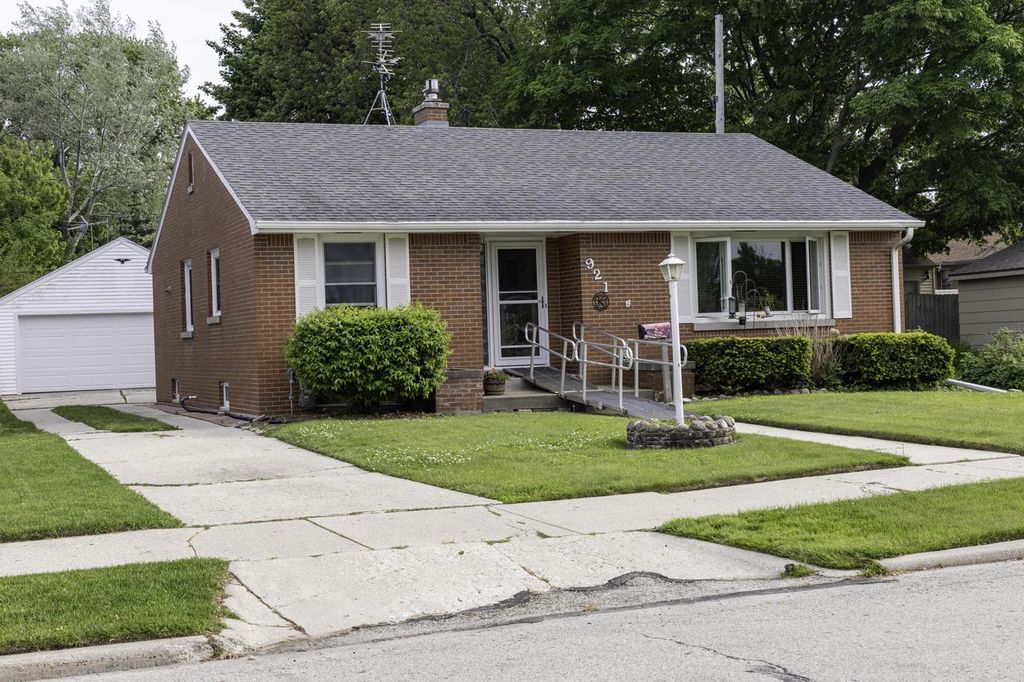 921 North AVENUE, Sheboygan, WI 53083
