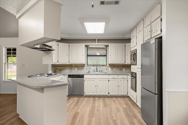 417 Sky Harbour Court, Granbury, TX 76049