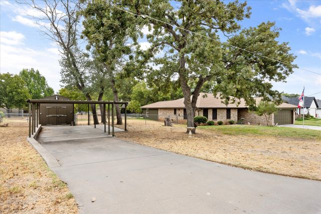 417 Sky Harbour Court, Granbury, TX 76049